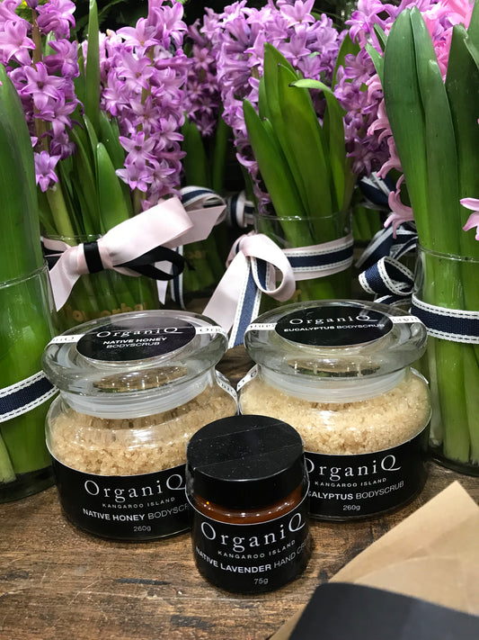 Toxin free manicure. The essential OrganiQ combination.